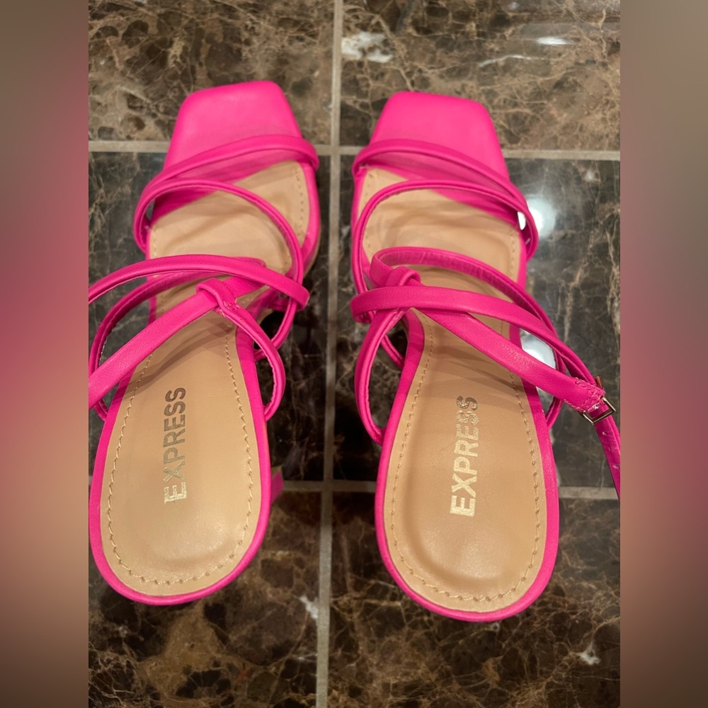 NWT from Express. All sales are final. No refund, return or exchange